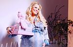 Click image for larger version

Name:	Jessica Simpson still pregnant.jpg
Views:	768
Size:	42.5 KB
ID:	101006